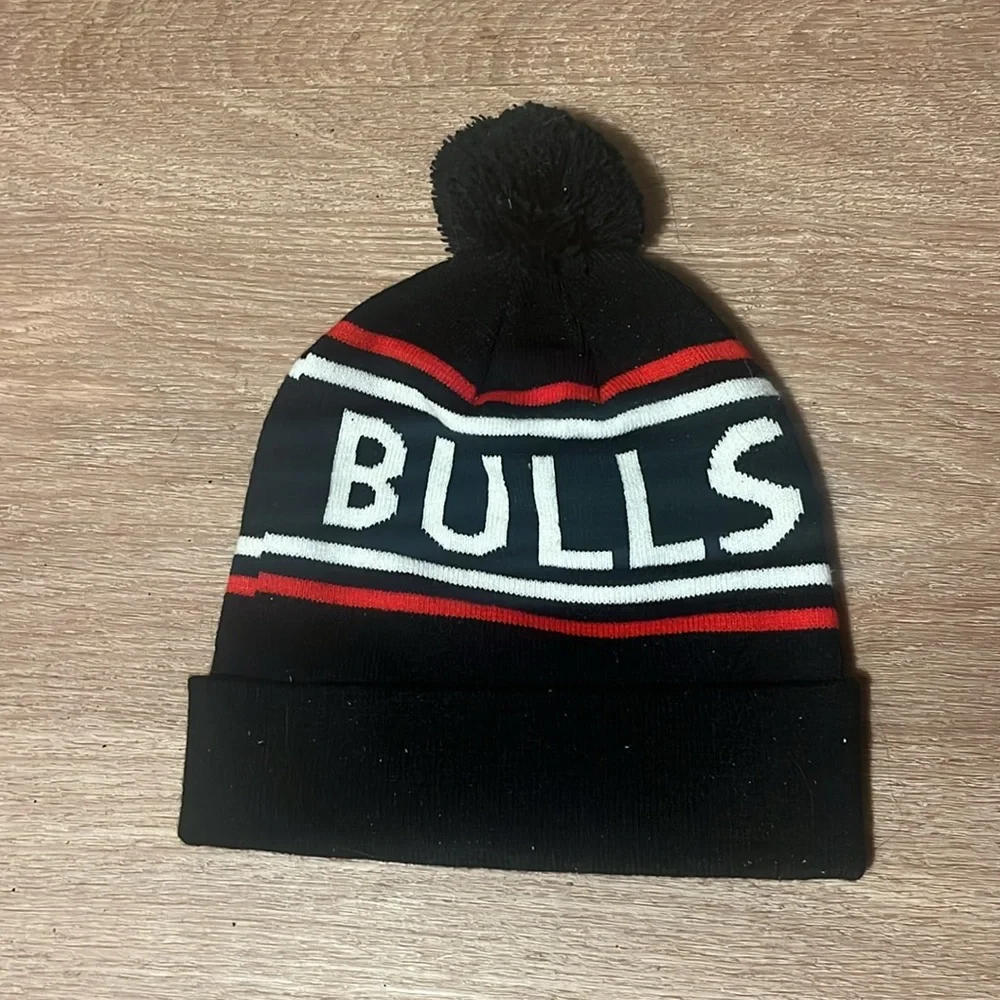 Bulls hat - Picture 2 of 2